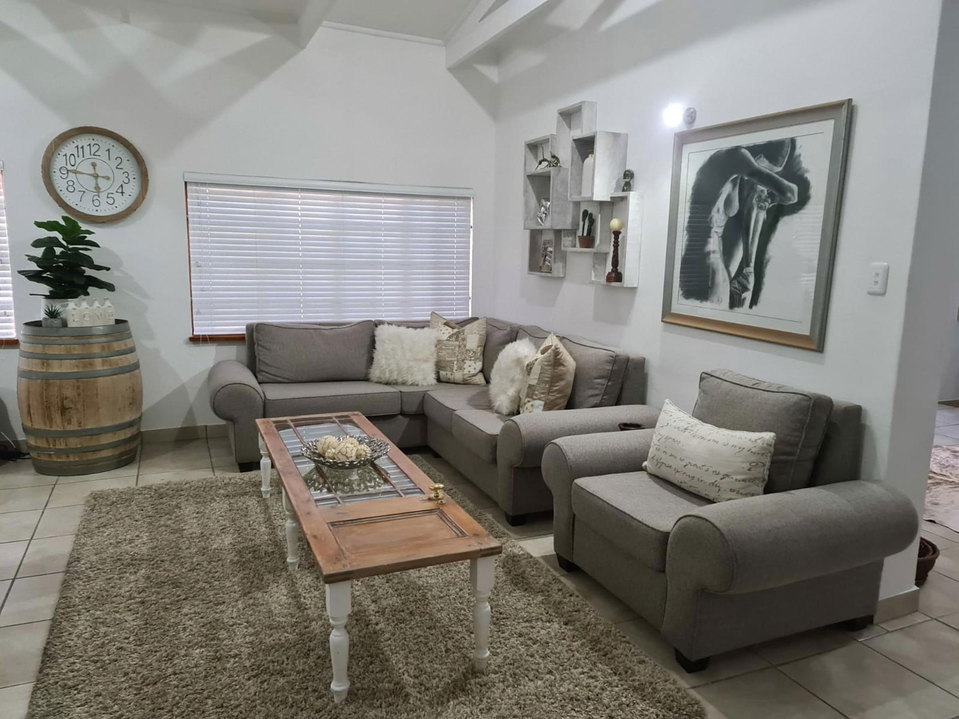 Kommaweer Upholstery and Curtains